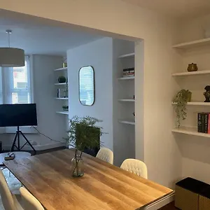 12 Lorne Road By Mia Living Stylish & Modern 2 Bedroom Bath